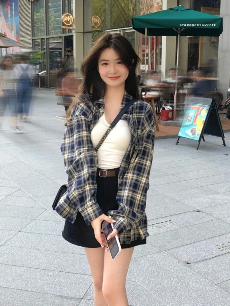 เสื้อผู้หญิงลายสก็อตสไตล์ Y2K ป้องกันแสงแดด แนวฮาราจูกุ วินเทจ กระดุมแถวเดียว สไตล์กรันจ์ พรีปปี้ ลำลอง มีกระเป๋า