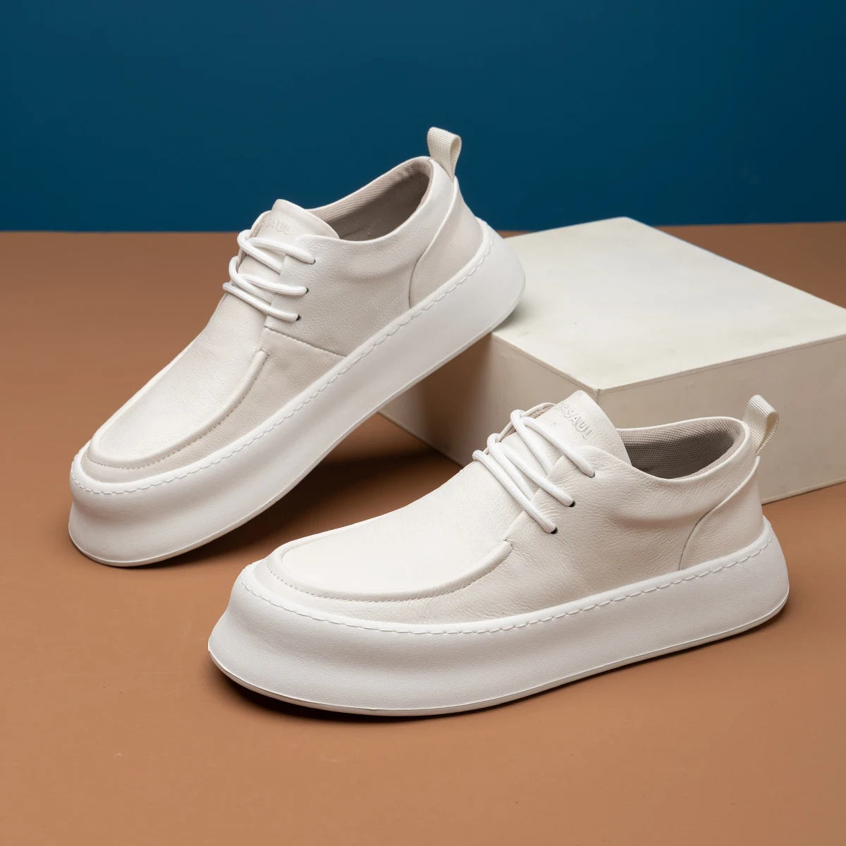 

Men's new casual leather shoes with thick sole, lightweight, breathable, trendy and versatile white shoes 240331