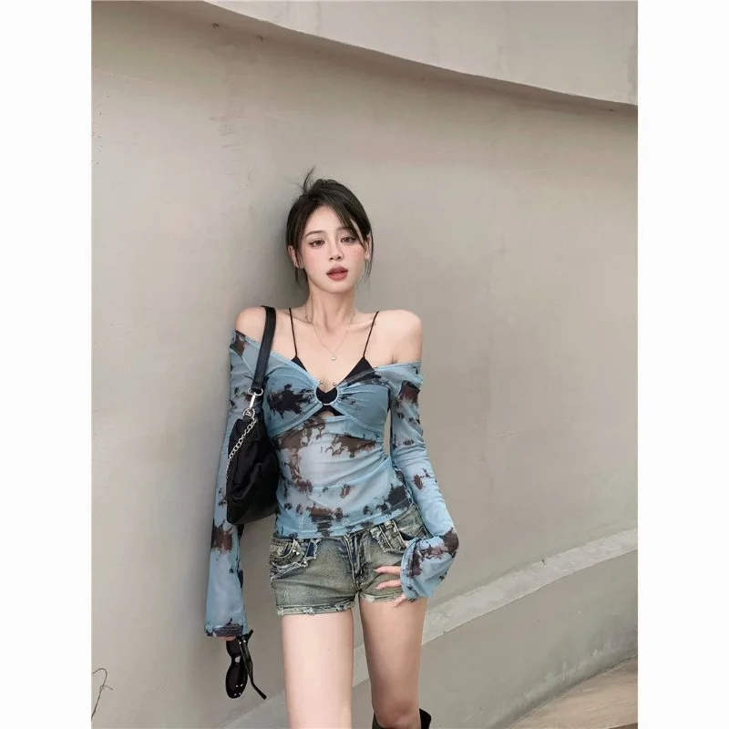 

Korean Fashion Pure Desire Spicy Girl Tie Dyed Long Sleeved T-shirt Women's New Retro Design Unique Top Female Clothing