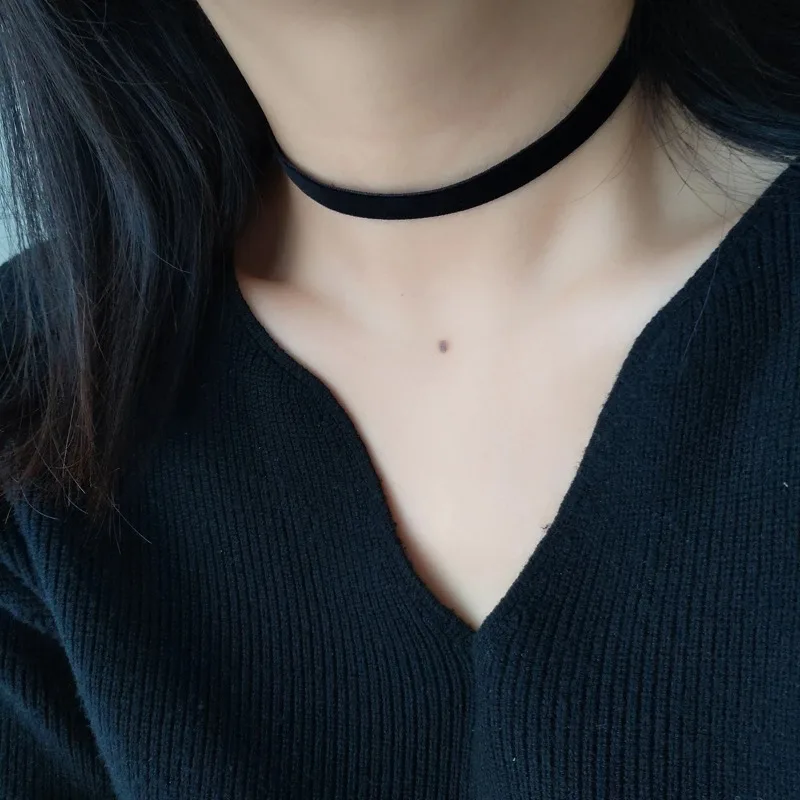 Simple vintage black velvet strap choker Neckband Choker Neckband Choker Neckband Short collarbone neckline Neckline accessories