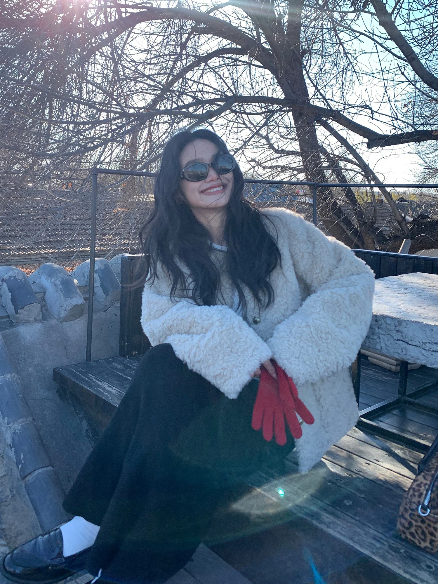 Cappotto di pelliccia elegante con collo rotondo in un unico pezzo di pelliccia calda autunnale e invernale da donna in finta pelliccia di agnello ecologico