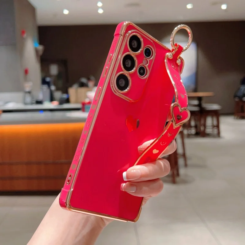 Side plated solid heart design, suitable for Samsung S25 Ultra phone case, S21 Ultra shockproof case, S23 wristband, A56