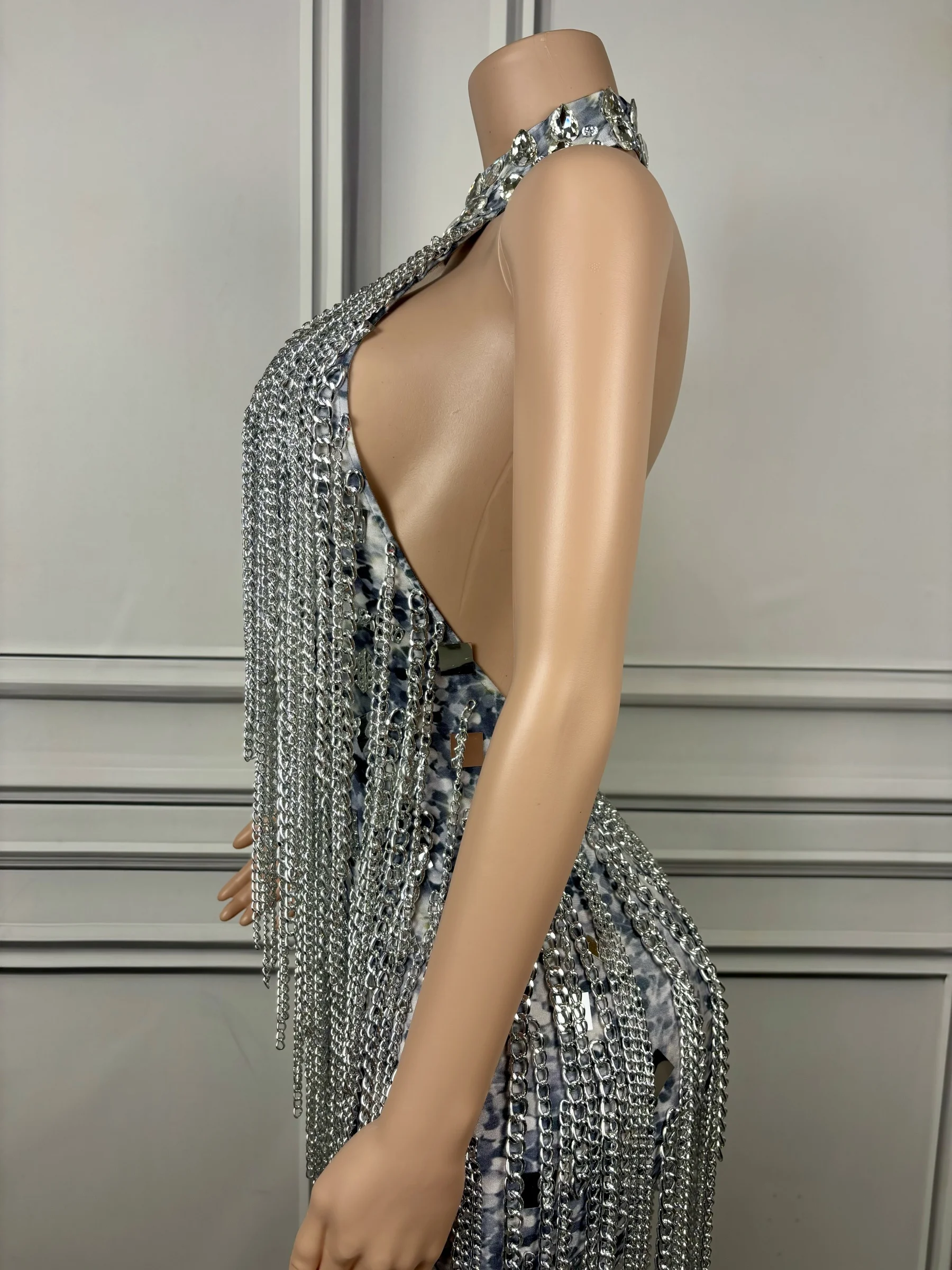 Sexy Sprinting Halter Backless Flashing Chain Sliver Sheath Dress Evening Party Performance Costume Nightclub Singer Stage Wear