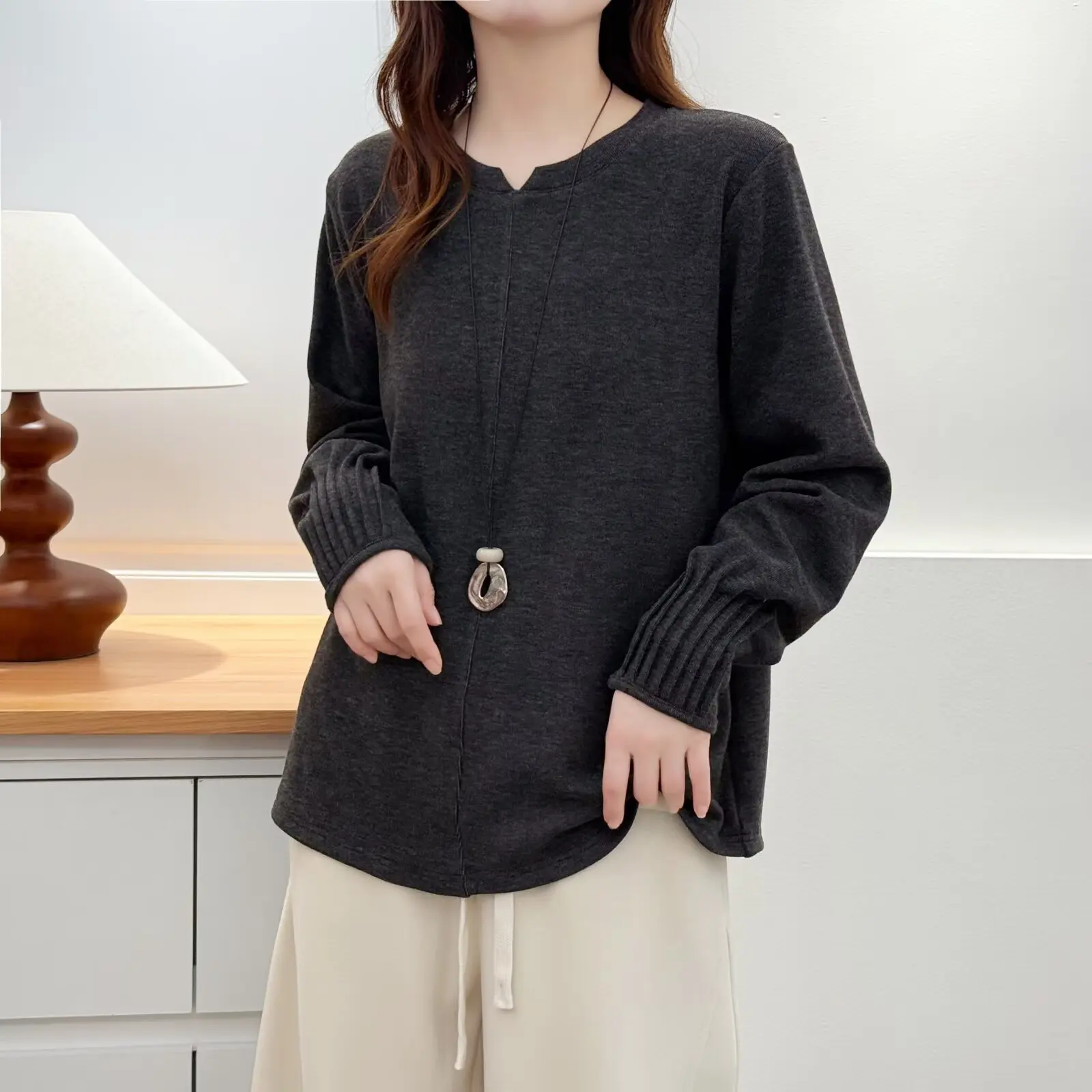 XXXXL موضة حجم كبير تي شيرت نسائي جديد الخامس الرقبة مطوي الصوف قاعدة القمم للخريف والشتاء ملابس داخلية دافئة 192 #1