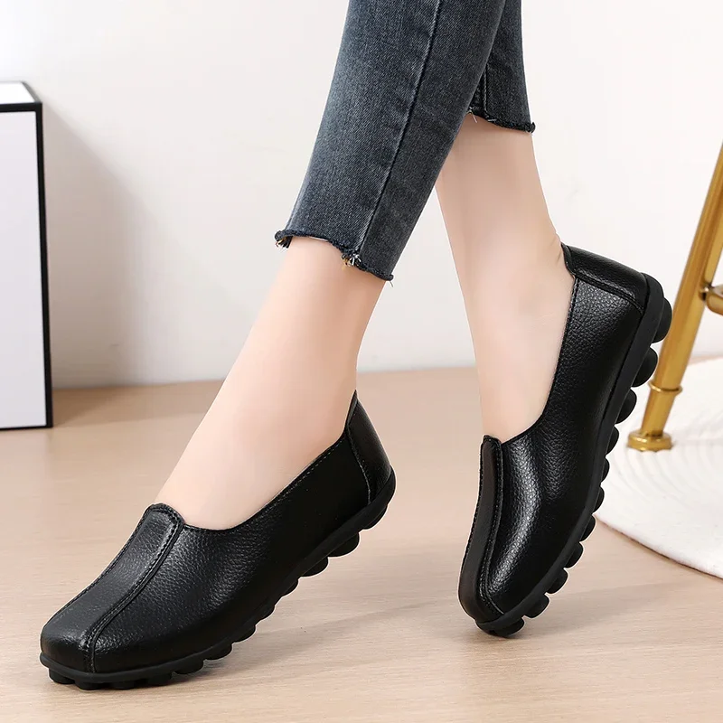 

35-42 Big Size Shallow Mouth Foot Set Casual Shoes Women Lightweight Flat Heel Soft Bottom Bean Shoes Ladies Non-Slip Moccasins