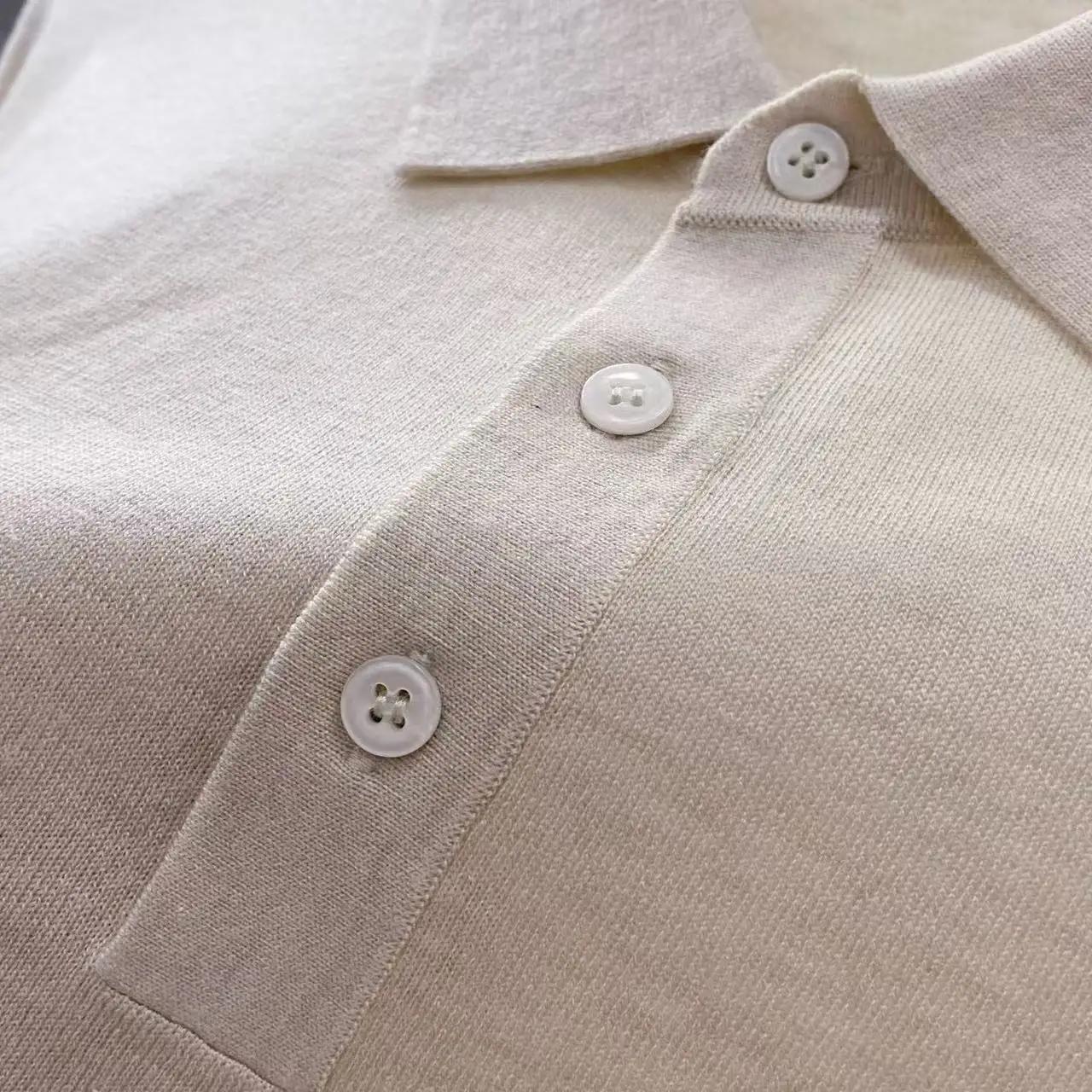 

Итальянская шерстяная рубашка-поло из шерстяной пряжи с длинными рукавами и лацканами LP