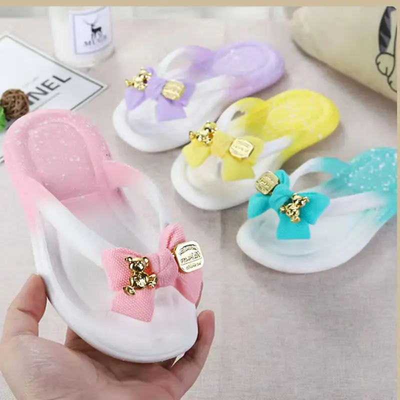 

2024 Summer Baby Girls Slippers Children PVC Cartoon Bow Bear Print Flips Flops Beachwear Outdoor Non-slip Kids Shoes Size 24-35