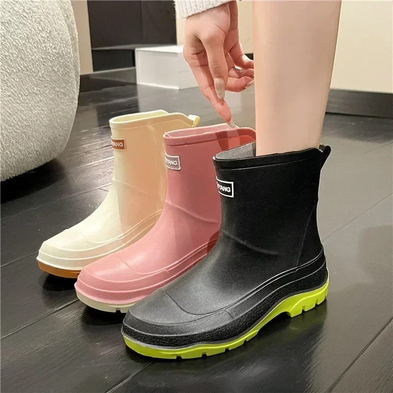 Sapatos femininos de chuva de algodão antiderrapante, botas de água de tubo médio, botas de chuva de tubo curto, lavagem de carros e cozinha, sapatos de borracha antiderrapante, moda inverno