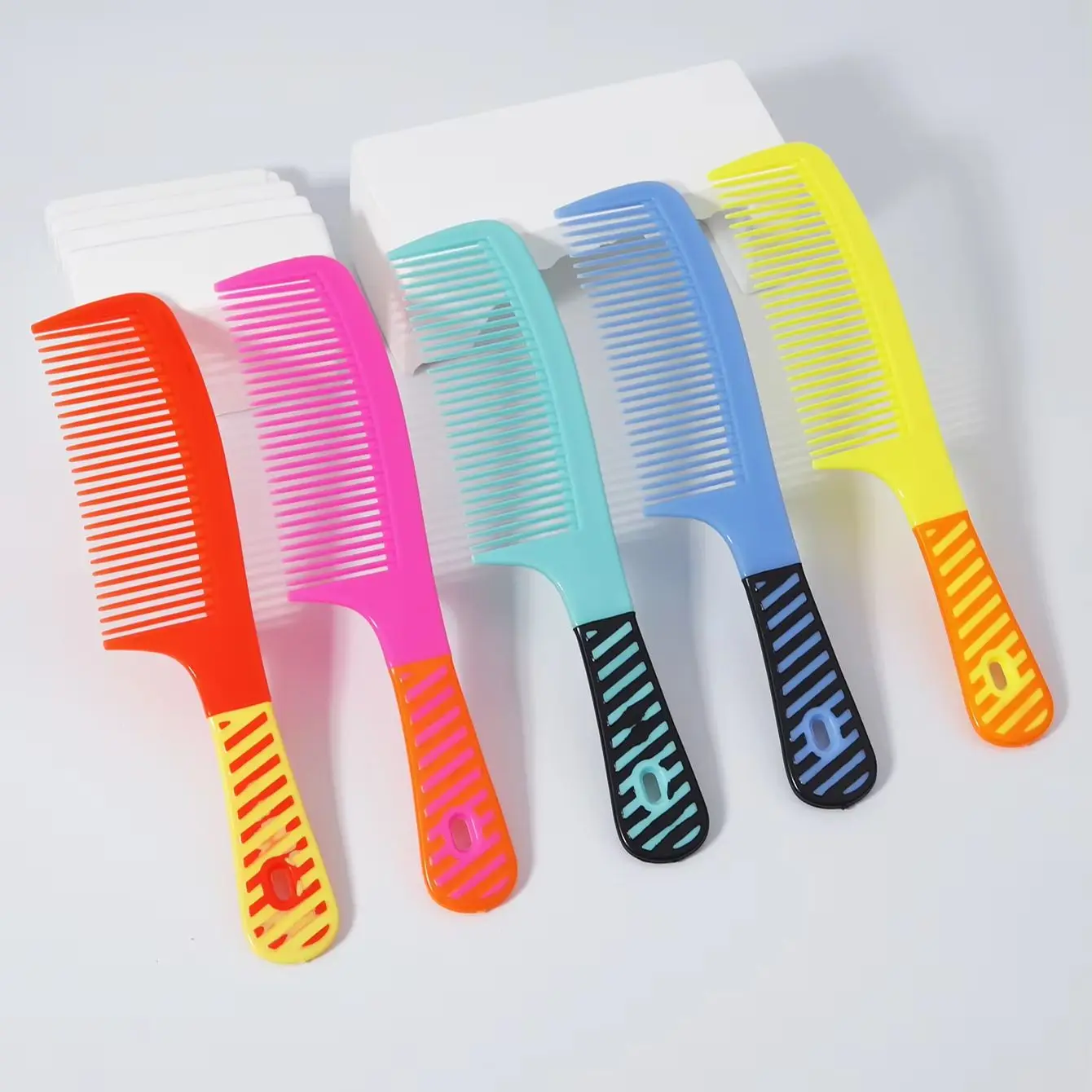 5-teiliges Styling-Haarkamm-Set, ein unverzichtbarer Rundgriffkamm für farbiges Styling und Haaraccessoires.
