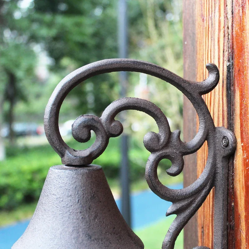 Vintage Nostalgic Cast Iron Doorbell Hand Crank Bell Creative Iron Garden Courtyard Garden Wall Decoration Wind Chimes