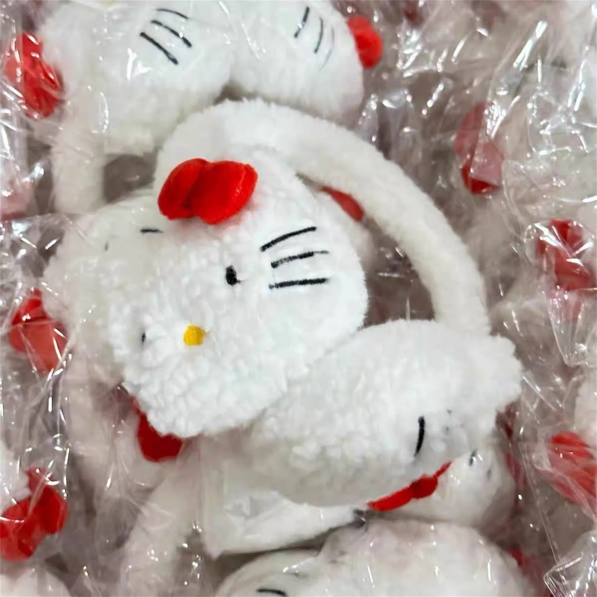 Orejeras Kawaii Sanrio HelloKitty de dibujos animados de Anime para mujer, calentadores de orejas de corazón de felpa cálidos y versátiles para invierno, regalo de Navidad