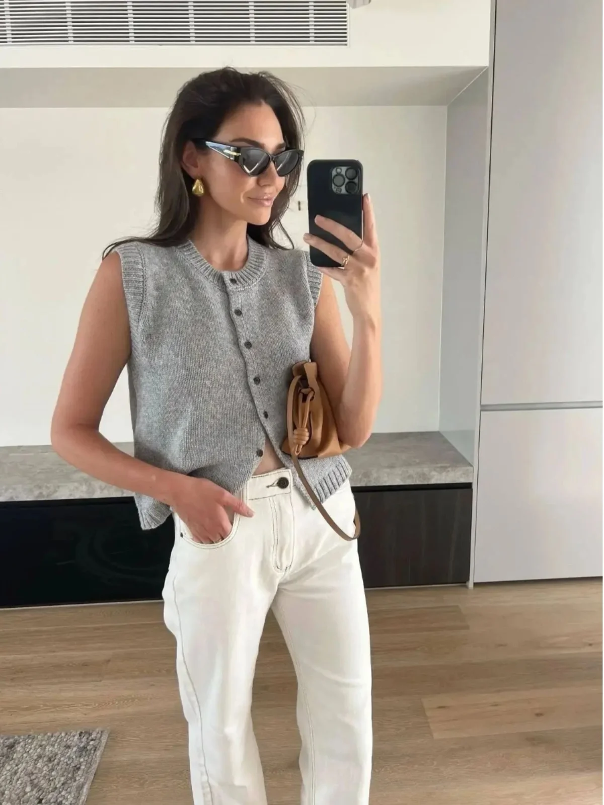 

Pure Color Single Breasted Knitted Vest Cardigan Street Sle Loose Fit Button up Sweater for Women Autumn Season Regular Sve