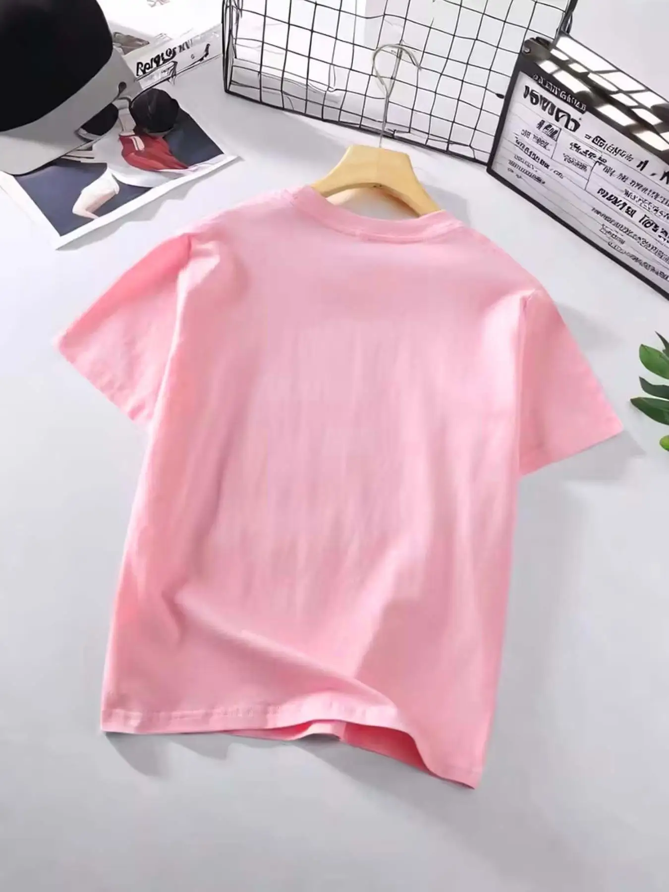 قميص أبجدي رقمي 67 مطبوع قطعة واحدة رياضي كاجوال بأكمام قصيرة للفتيات مع زخرفة شريطية خفيفة، 67 نمط، عيد الميلاد ورأس السنة الجديدة 2026، ملابس متعددة الاستخدامات للمنزل والملابس الخارجية