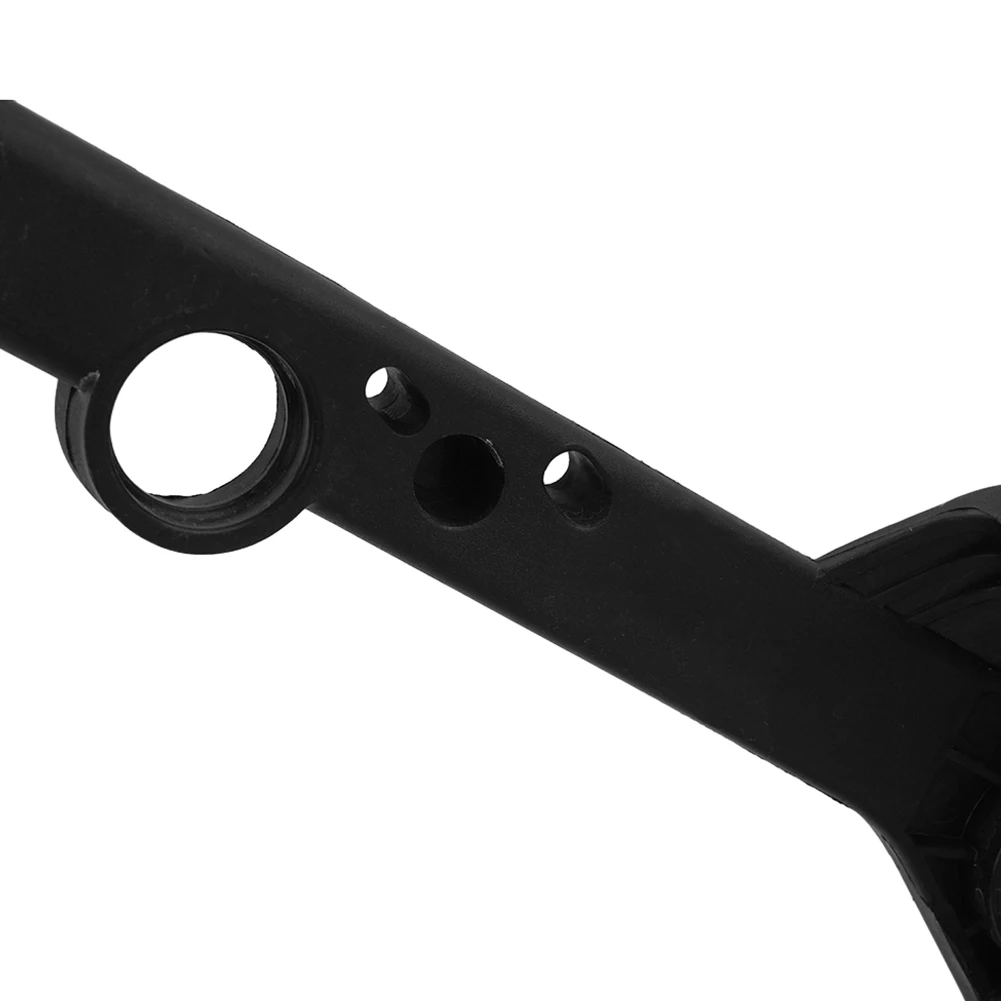 

Легкая ручка, предназначенная для распиловки, предназначенная для слежения за моделями MS180 и M3170 (OEM No 11307914901)