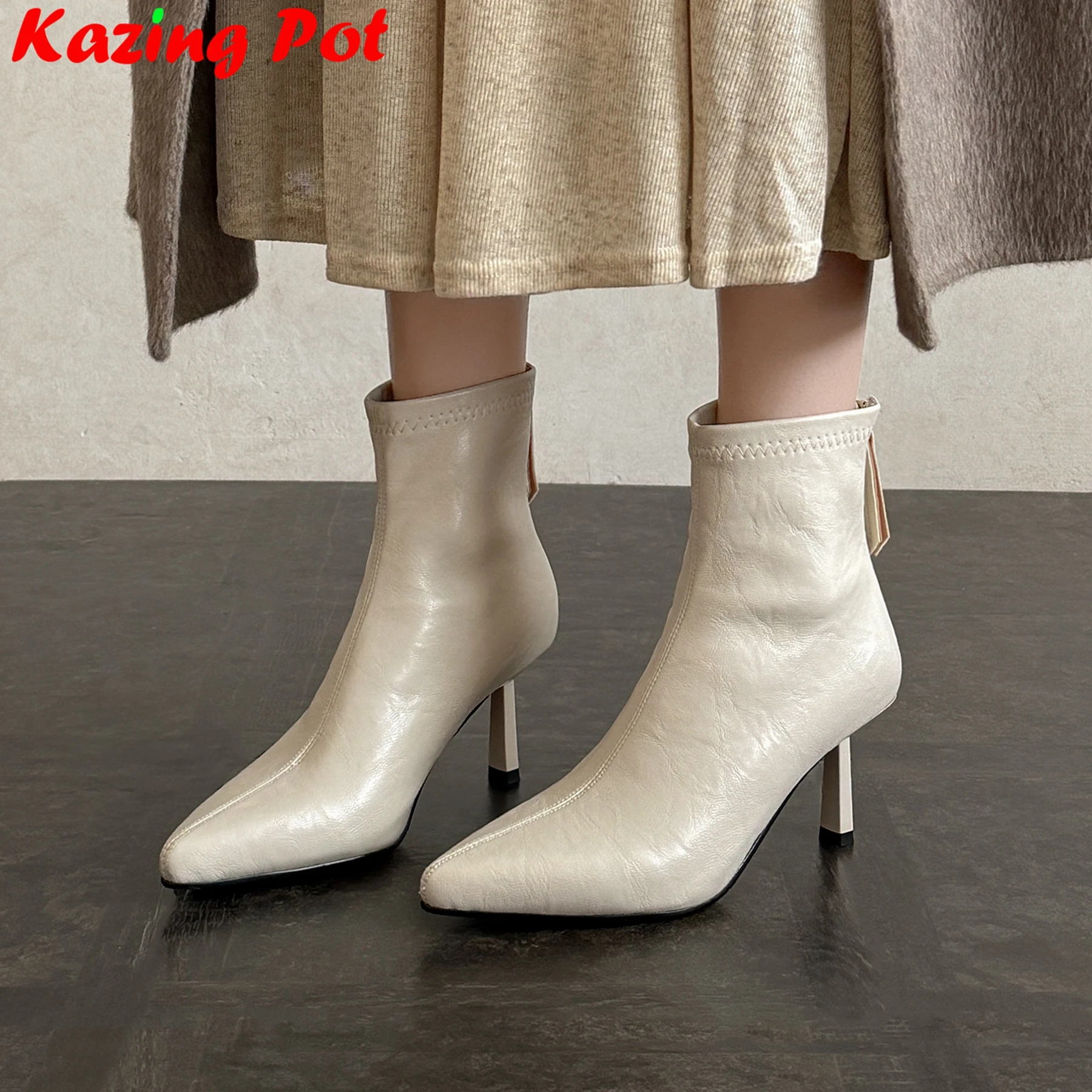 Bottines modernes élégantes à talons hauts en microfibre à bout pointu, extensibles, chaudes pour l'hiver, pour femme de bureau, sexy et tendance 2027