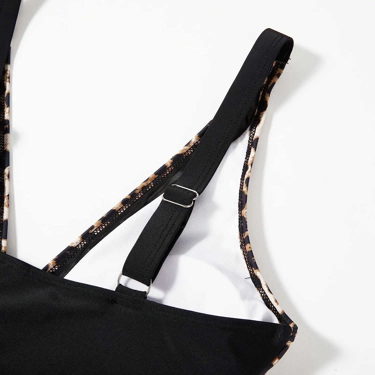 بدلة سباحة أنيقة عالية الخصر قطعة واحدة بدلة سباحة نسائية مثيرة بياقة على شكل V بدلة استحمام ضيقة لصيف 2025 بدلة استحمام جديدة غير رسمية لقضاء العطلات على الشاطئ