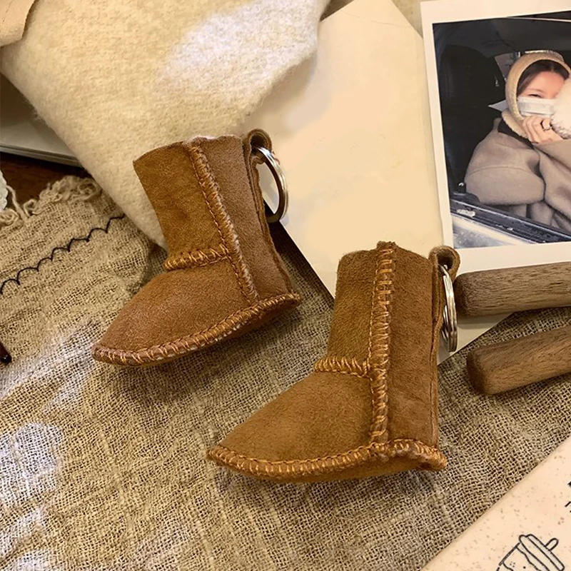 لطيف حقيبة سلسلة المفاتيح سحر حلقة رئيسية على ظهره ملحق الأحذية الهاتف ديكور الشتاء هدية حقيبة الموضة الفاخرة قلادة