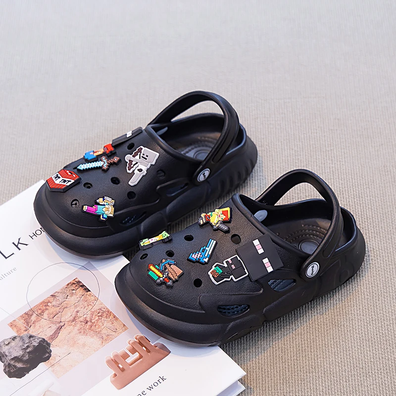 A pair of children's sandals suitable for summer wear, with soft and comfortable material and a perforated design. YXF-701-3