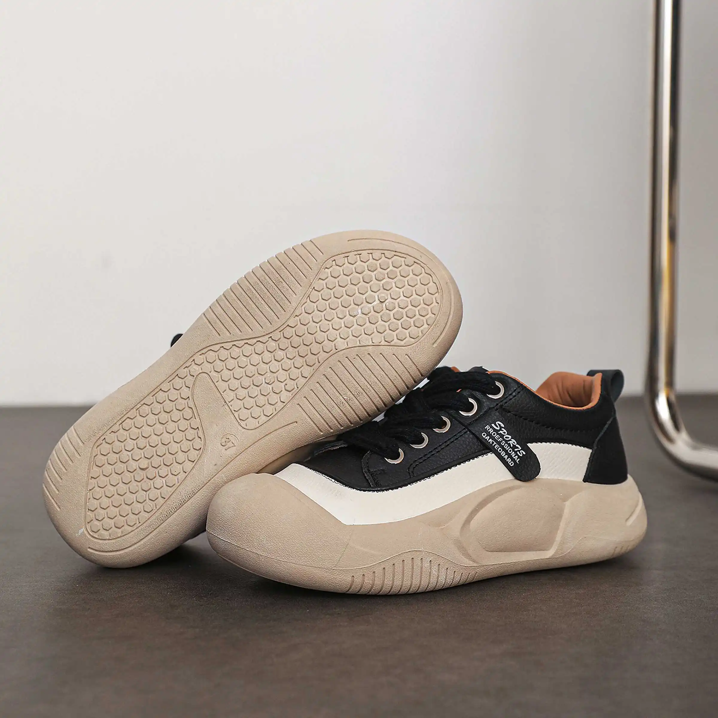 New Fashion Trend Casual Women's Shoes Thick Soles Increased Comfortable Flat Small White Shoes Outdoor Casual Sports Shoes