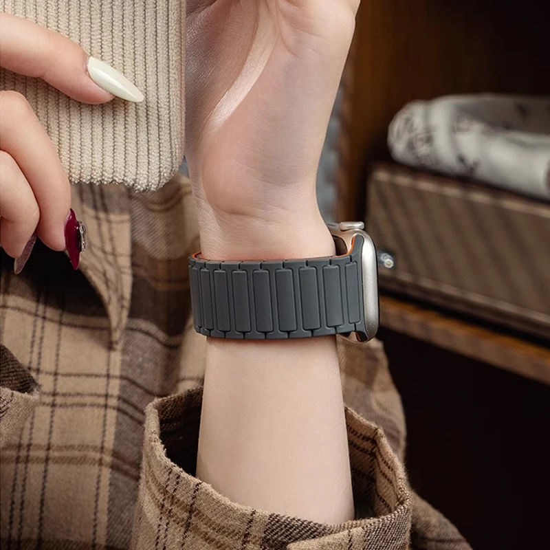 Magnetic Loop For Apple Watch Bands 44mm 40mm 49mm 45mm 41mm 38mm Silicone Bracelet iWatch Series11 10 9 8 7 6 Se ultra 3 strap view 5