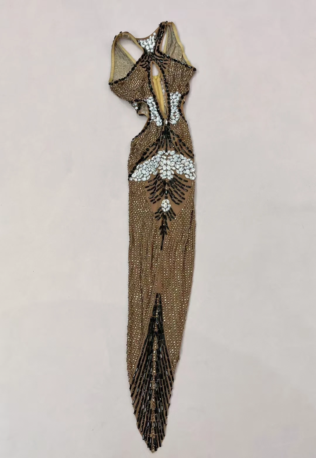 ハイエンドキラキラクリスタルシアーブラウンメッシュ非対称ドレス女性のセクシーなハイサイドスリットミニドレスナイトクラブパーティードレス Zungui