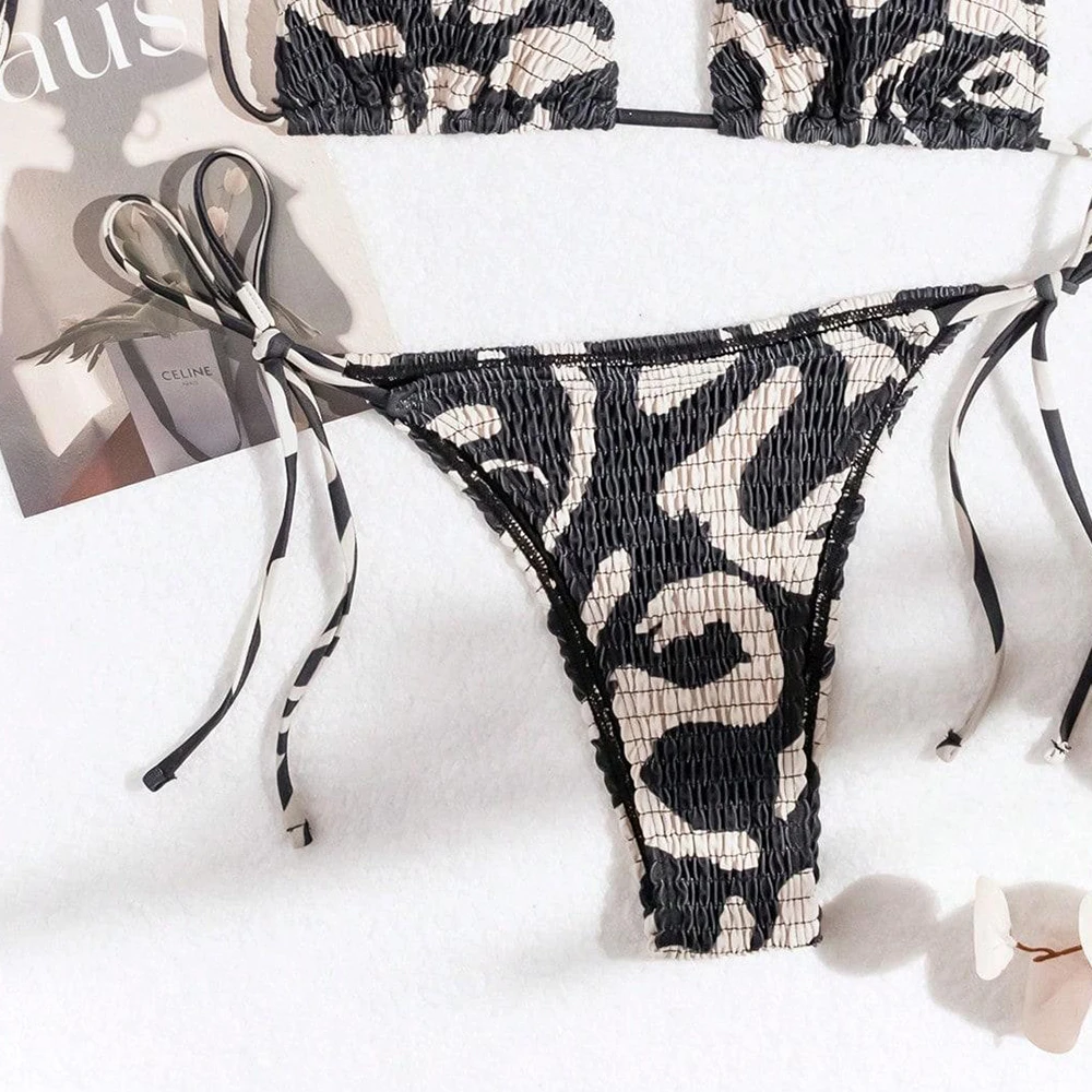 بيزلي طباعة سلسلة الرسن مثلث بيكيني صغير مايكرو ثونغ مثير ملابس السباحة النساء 2025 التجاعيد ملابس السباحة ثوب السباحة البيكينيات مجموعة