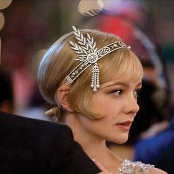 

Жемчуг, кисточка, ободок с драгоценными камнями, корона, шариковая лента, повязка на голову.
