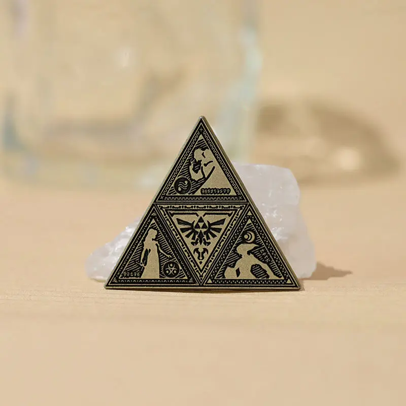 Cartoon creative hit game, Legend of Zelda, Breath of the Wild, Triangle Power brooch, retro game, peripheral metal badge