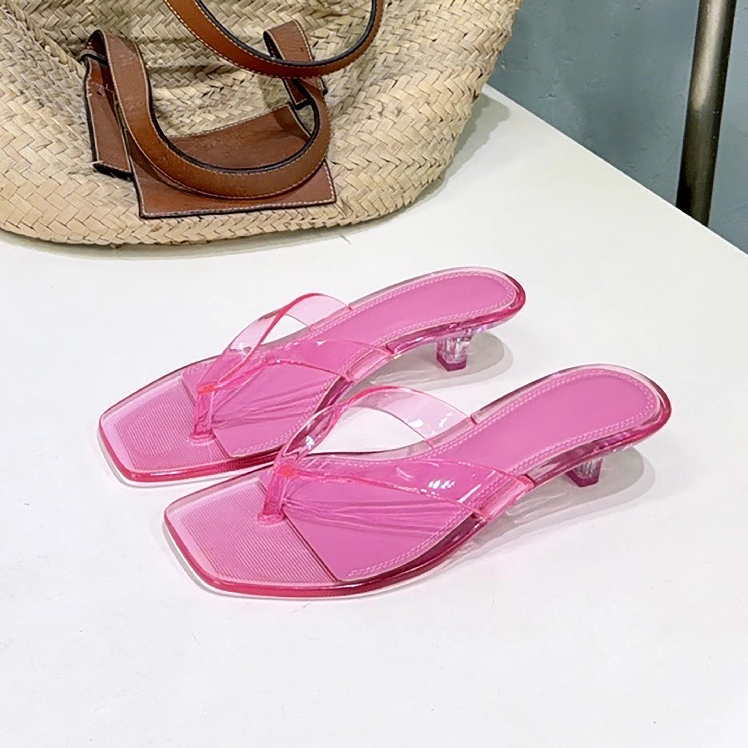 Sandalias de verano 2026 francesas minimalistas de gelatina de color con punta abierta para mujer, sandalias de tacón bajo con clip, zapatos de mujer color violeta