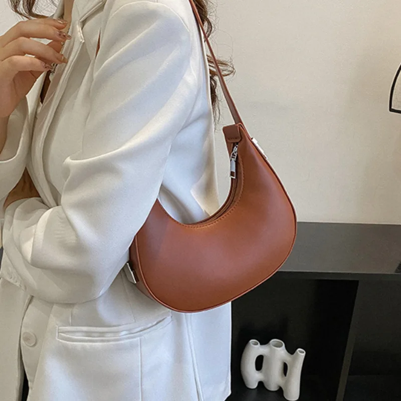 Bolso de hombro minimalista de media luna para mujer, diseño de Hardware de alta gama, bolso con asa superior, bolso cruzado informal de moda para ir al trabajo y citas