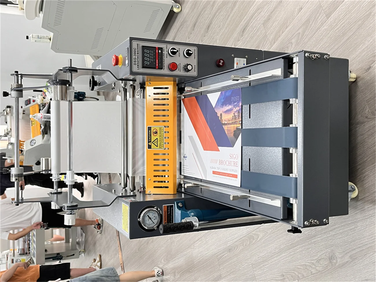 آلة الترقق الحرارية DSG-390C 2025 بحجم A3 آلة تصفيح مزدوجة الجانب ساخنة وباردة ورقة لللف؛ لفة لللف