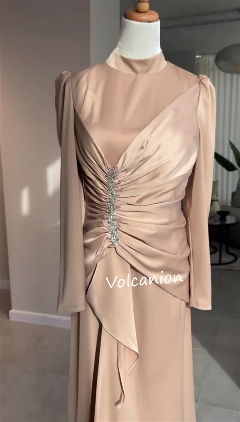 Abiti midi con colletto alto a trapezio con pieghe di perline personalizzati Occasioni su misura Festa serale Classico formale squisito