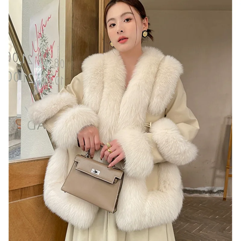 معطف عشبي من فراء الثعلب الراقية للنساء لشتاء 2025 موضة جديدة معاطف سميكة بيضاء من ريش الإناث معطف سترة دافئ