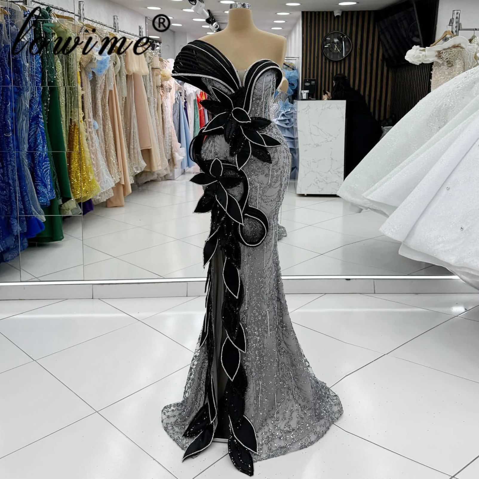 

Elegant Grey Strapless Evening Dress with Side Slip Black 3D Leaves Prom Dress Mermaid Crystal Tassel Party Dress Customized