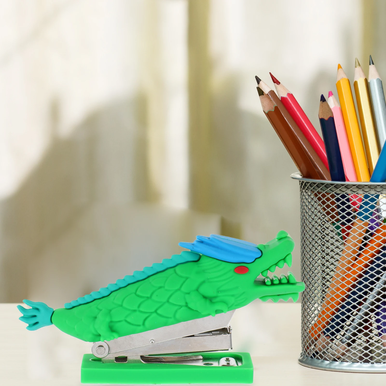 

Stapler Cute Mini Hand Dragon Cartoon Desk Accessories Staplers Desktop Green for Student