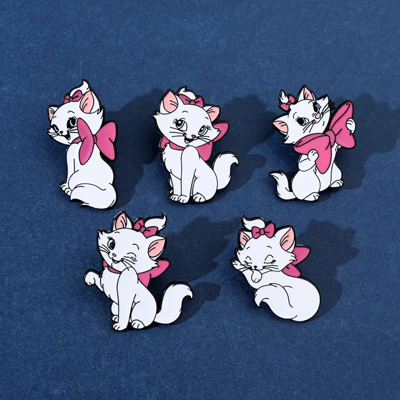 Disney Cute cartoon Mary cat metal badge brooch European and American cartoon character accessory pins The AristoCats badges