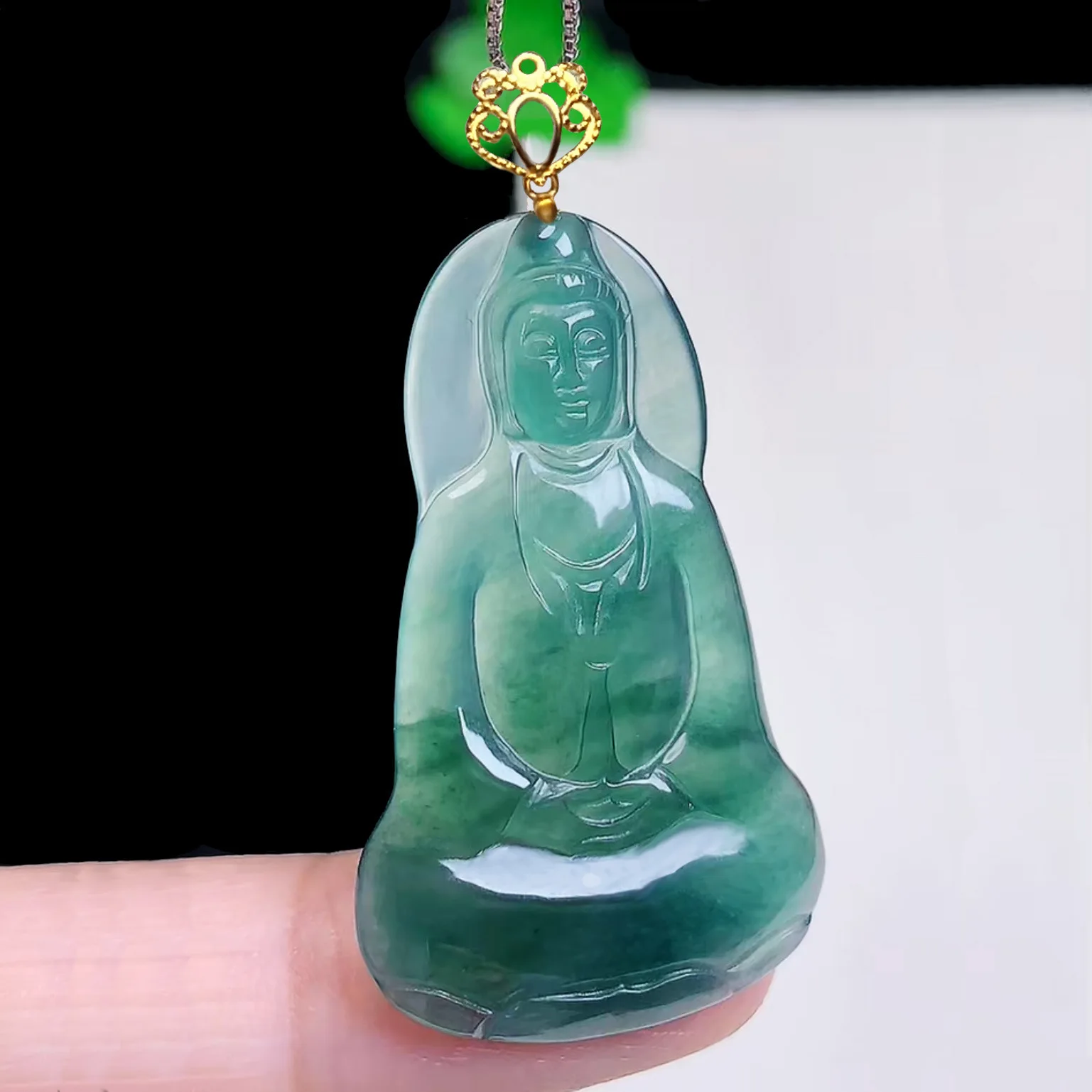 Authentic A-Grade Natural Ice Jadeite Green Guanyin Bodhisattva Pendant 18K Gold Clasp High Translucency Necklace Women and Men