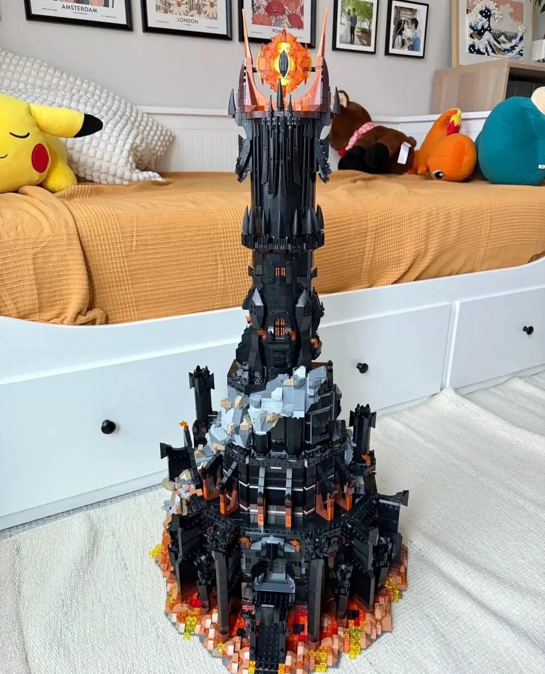 Schwarzer Turm Dunkles Modell Bausteine Kit Ziegel Kreative Symbole MOC Ziegel Dekor Spielzeug Für