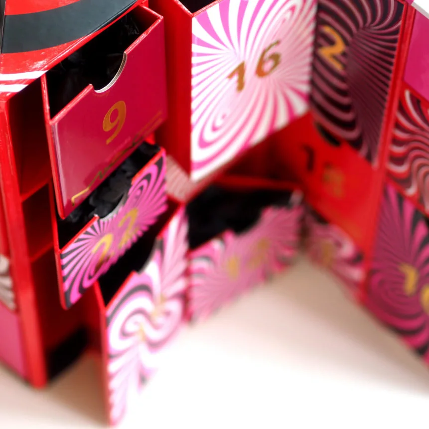 กล่องปฏิทินนับถอยหลังความงามแบบกำหนดเอง กล่องกระดาษแข็งแบบลิ้นชัก 12/24/25 ช่อง สำหรับขายส่งเครื่องสำอาง