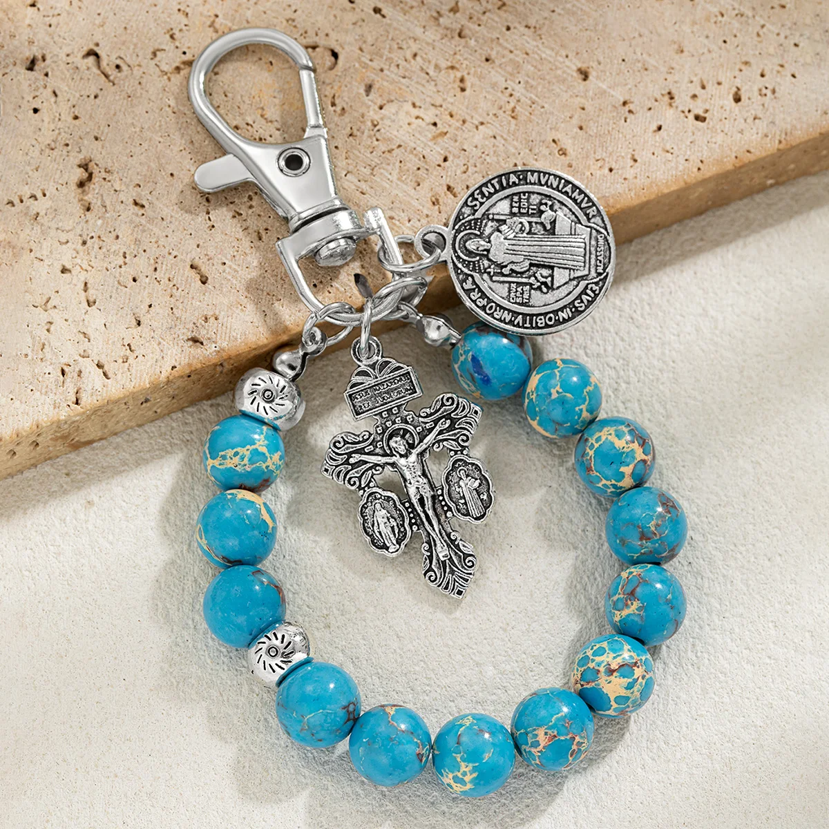 Porte-clés médaille de Saint Benoît catholique, pendentif croix en pierre naturelle perlée, ornement suspendu de protection et de foi, cadeau