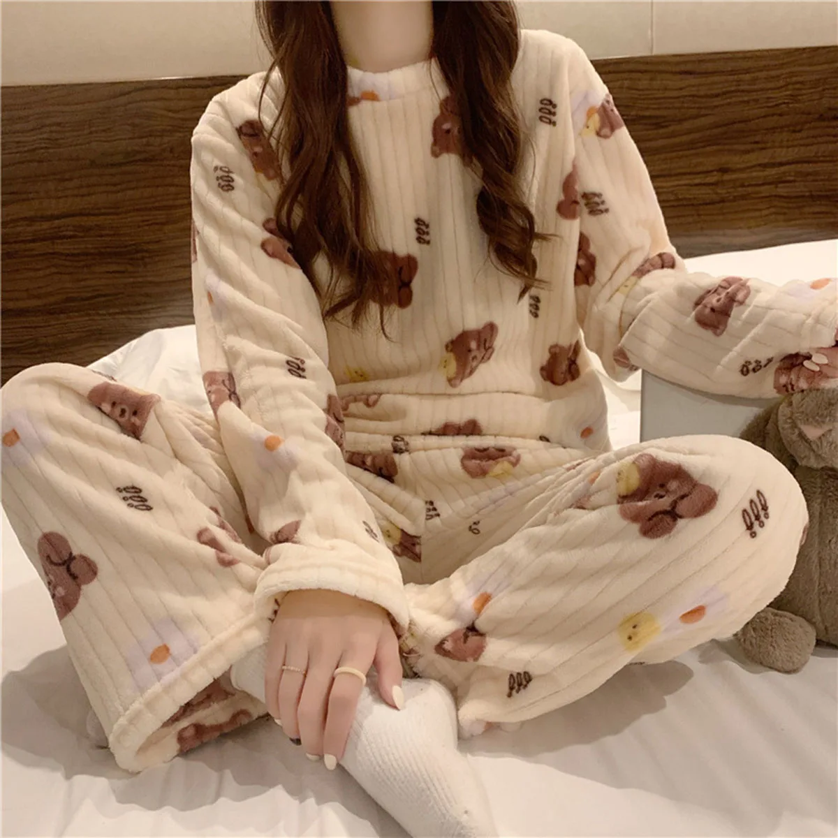 Winter Women's Pajamas Homewear Suit New Coral Fleece Warm Set of Fall and Winter Comfortable Warm Pajamas Homewear Suit