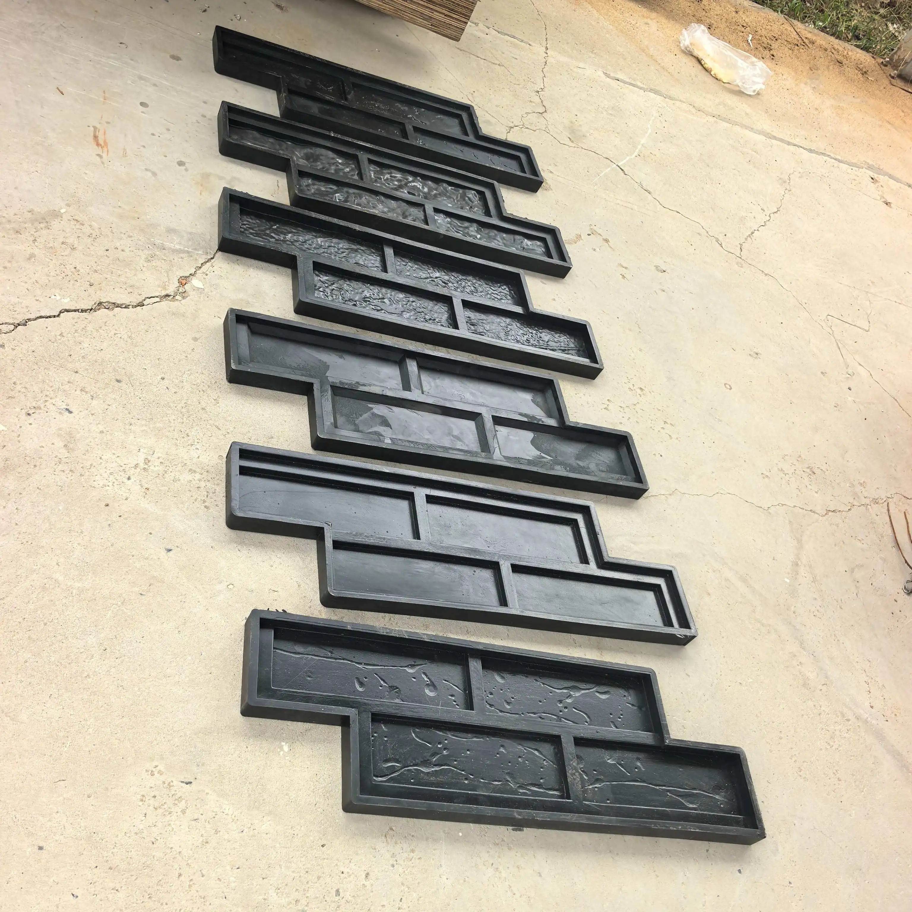 New style split-joint assembled Z-shaped exterior wall tile mold. Concrete veneer stone mold
