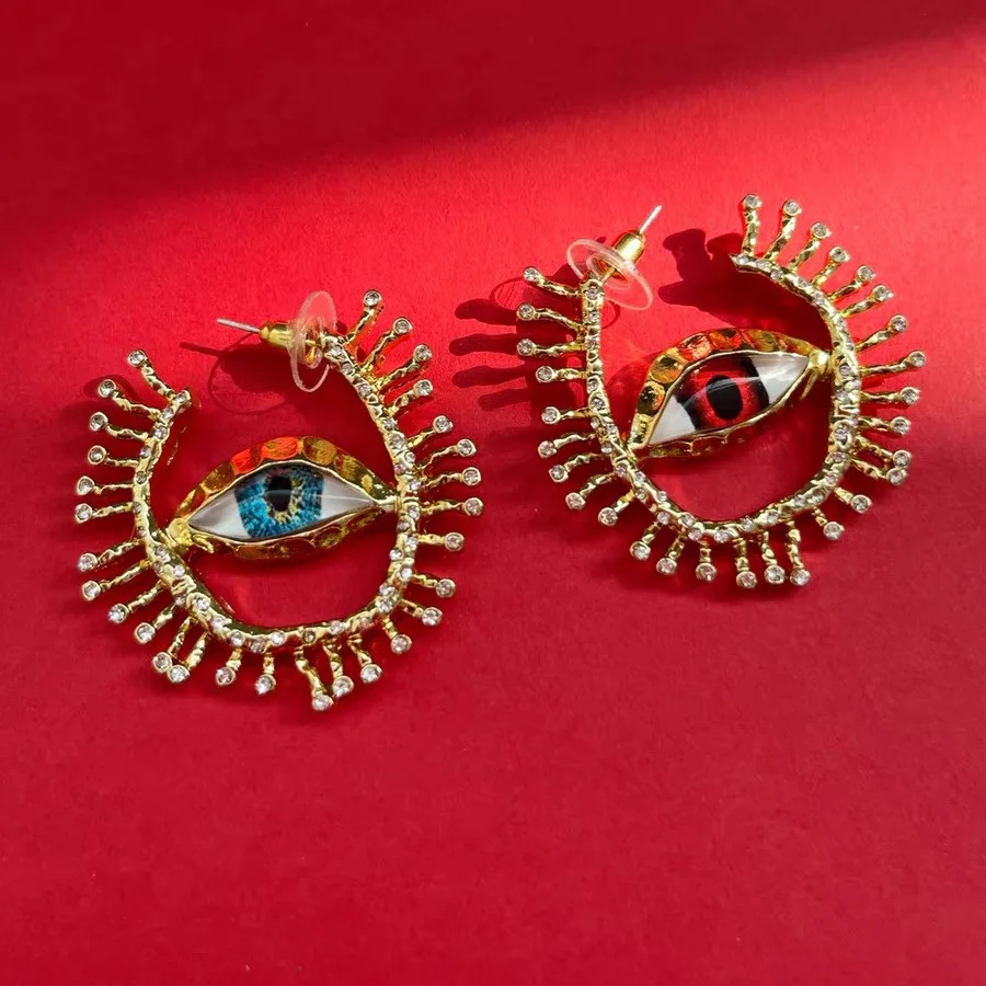 Schiapa's personality Devil‘s Eyes zircon earrings runway show face collection