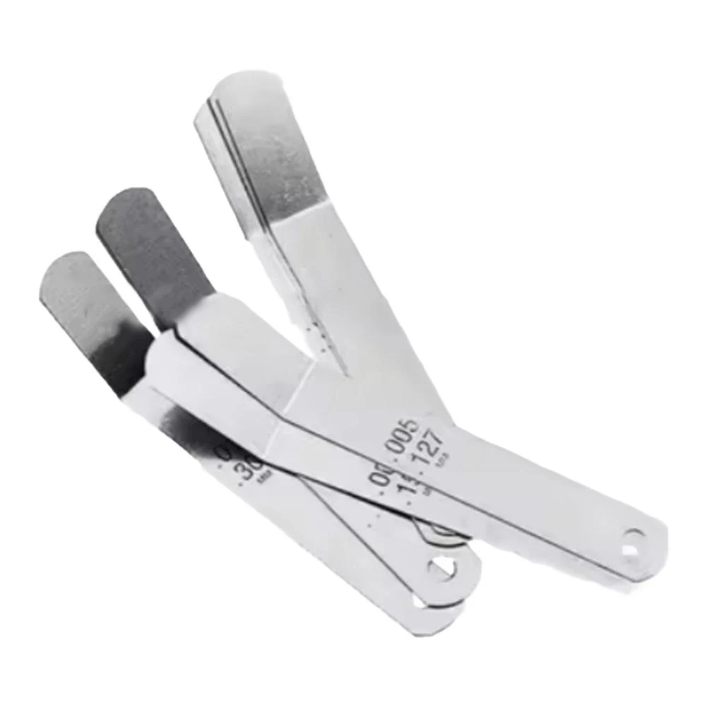 車両エンジンバルブクリアランスを測定するための16ピースメトリックおよびインペリアル厚さゲージセット。 隙間ゲージ調整ツール