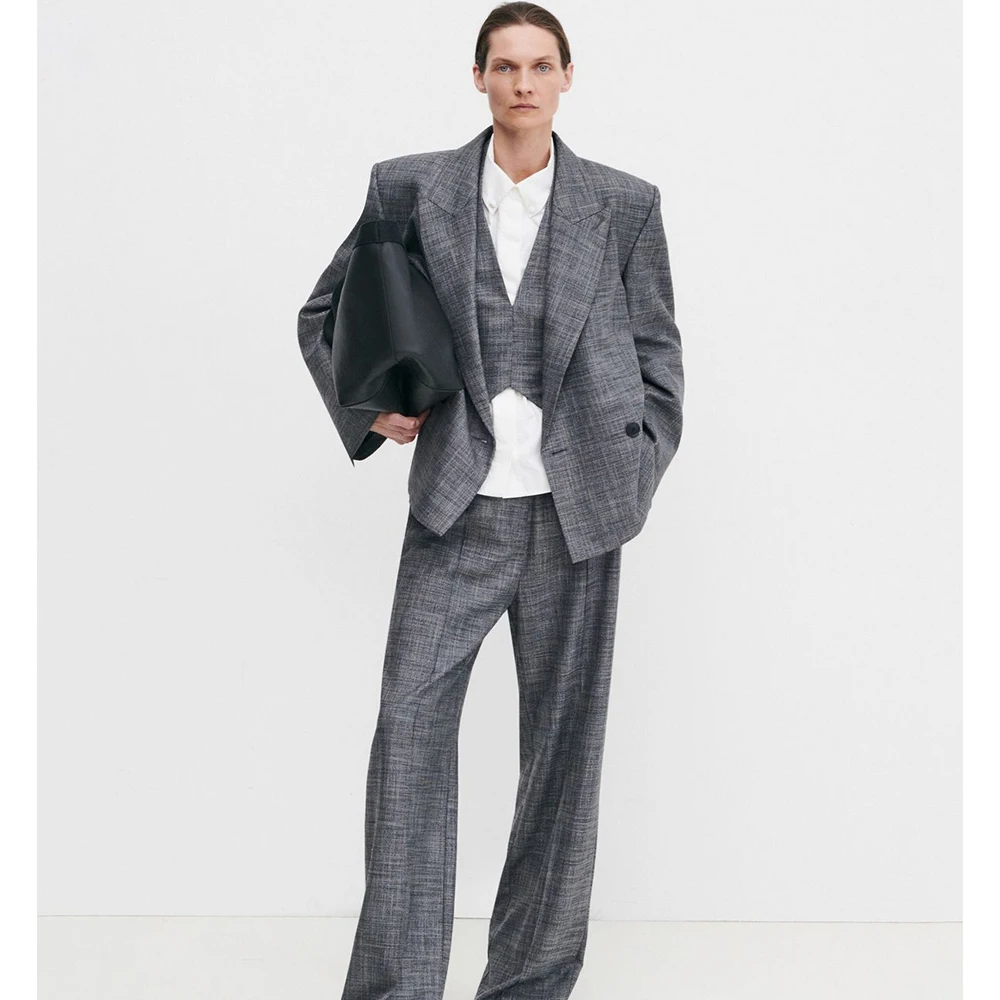 

Простой серо-черный клетчатый женский костюм-тройка с двубортным пиджаком и брюками, с острыми лацканами, для офиса и повседневной носки
