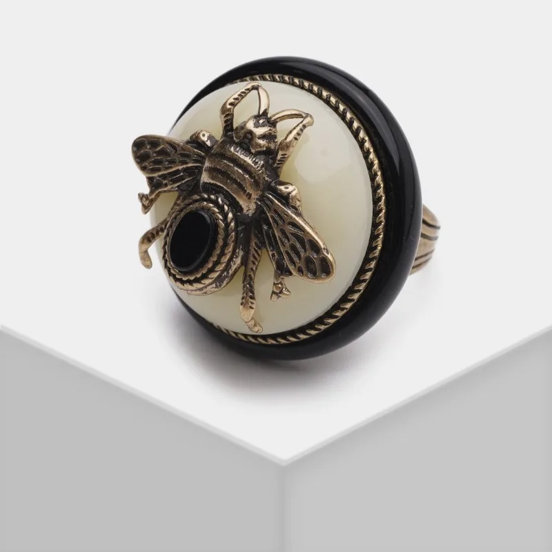 Stylish Vintage Natural Agate Bee Gold Plated Women's Ring Designer Luxurious Premium Banquet Animal Ring for Women