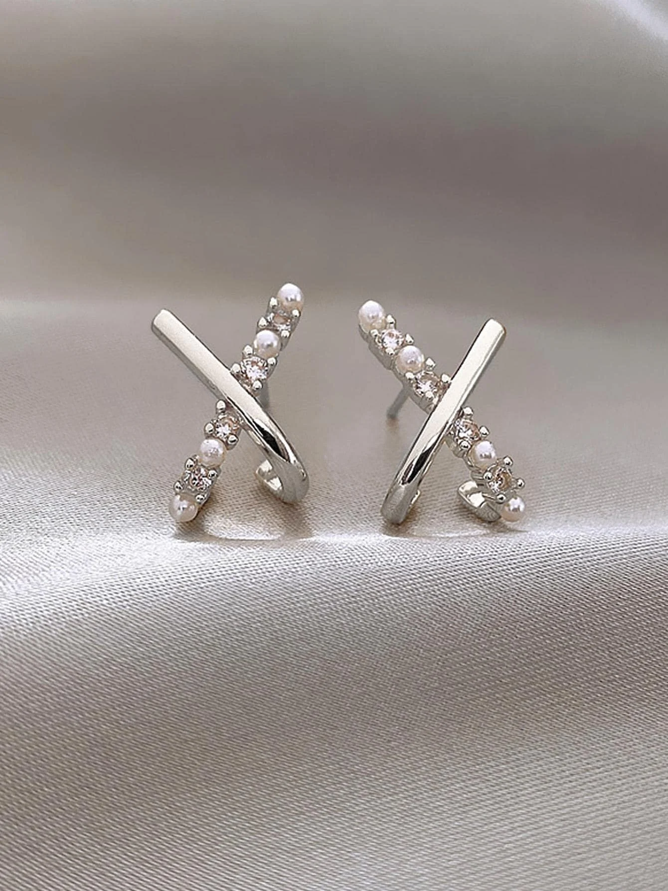 

Zinc Alloy Rhinestone Faux Pearl Criss Cross Stud Earrings For Women Daily Wear