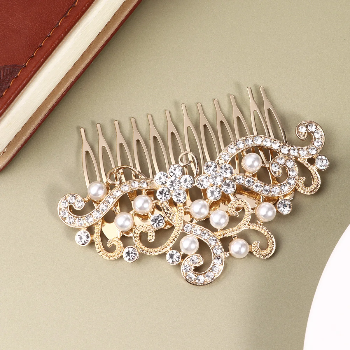 

Exquisite Pearl Hair Comb Golden Bridal Headdress Elegant Wedding Party Headwear Women Fashion Accessory Gift Idea