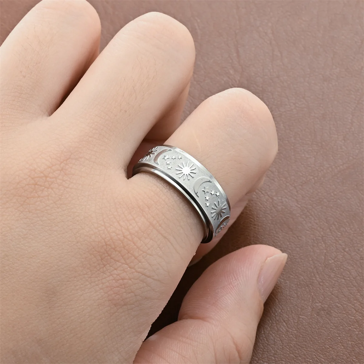 Hot Selling Stainless Steel Rotatable Star And Moon Ring For Women Men Jewelry Accessories Wholesale Size 6-11 ﻿