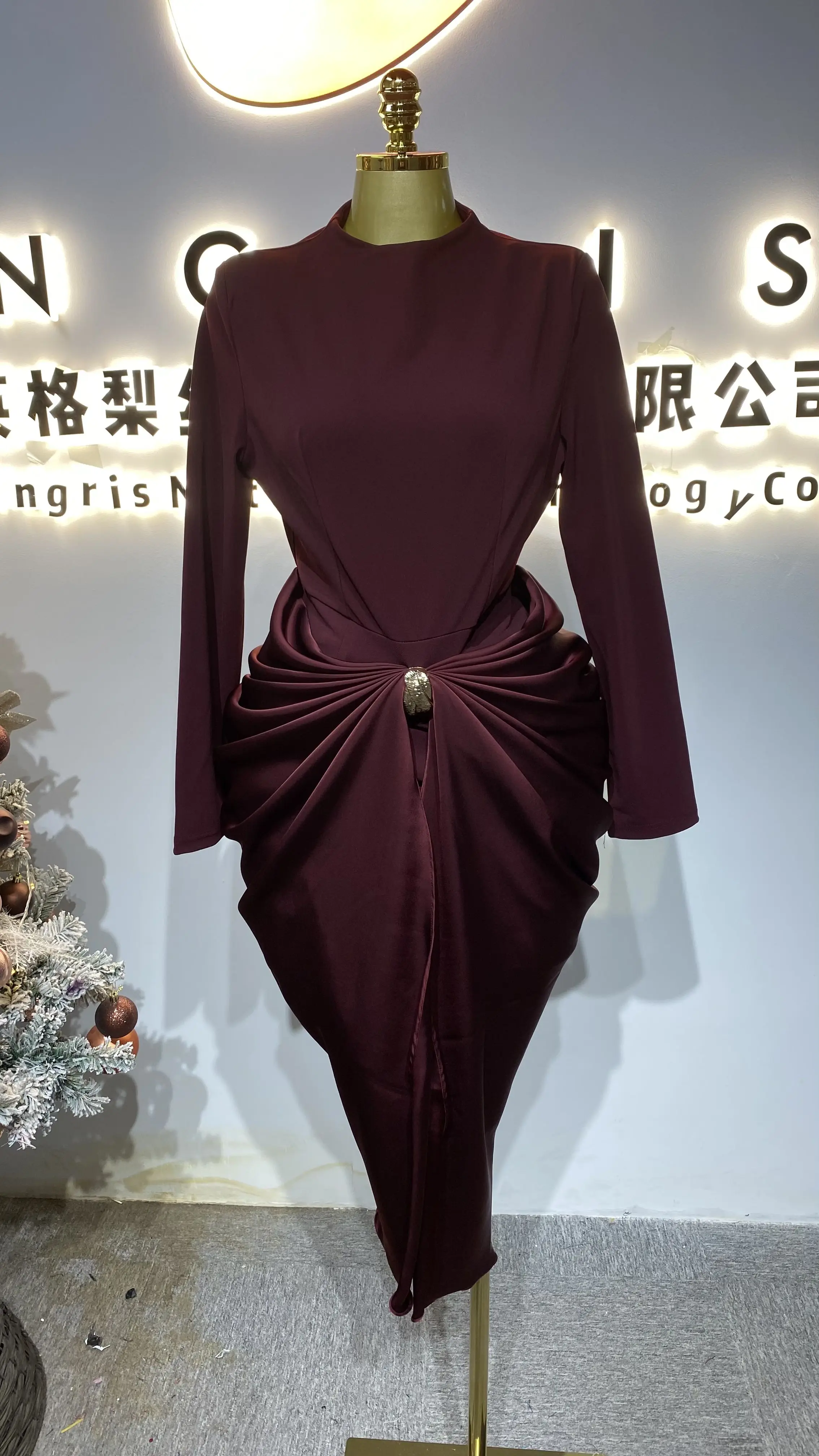 

2025 New Luxury Women's Irregular Hem Dress, Round Neck, Long Sleeves, Metal Buckle, Elegant Evening Gown-GZXX367